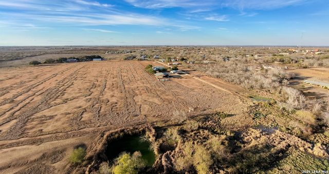 375 Bluntzer Rd, Jourdanton, TX 78026