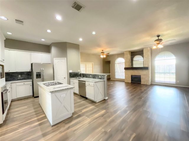 9509 Dry Springs Drive, La Porte, TX 77571