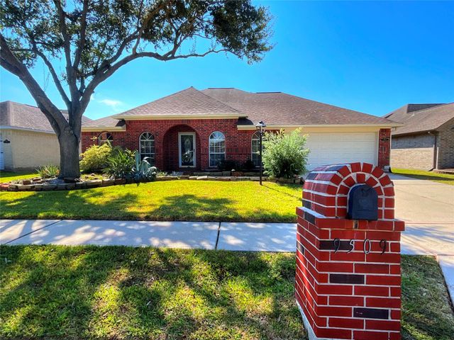 9509 Dry Springs Drive, La Porte, TX 77571