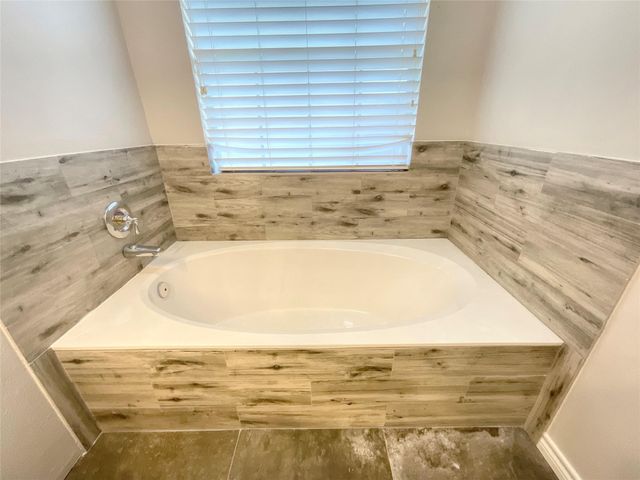 9509 Dry Springs Drive, La Porte, TX 77571