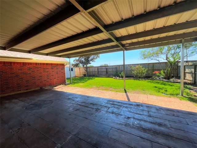 9509 Dry Springs Drive, La Porte, TX 77571