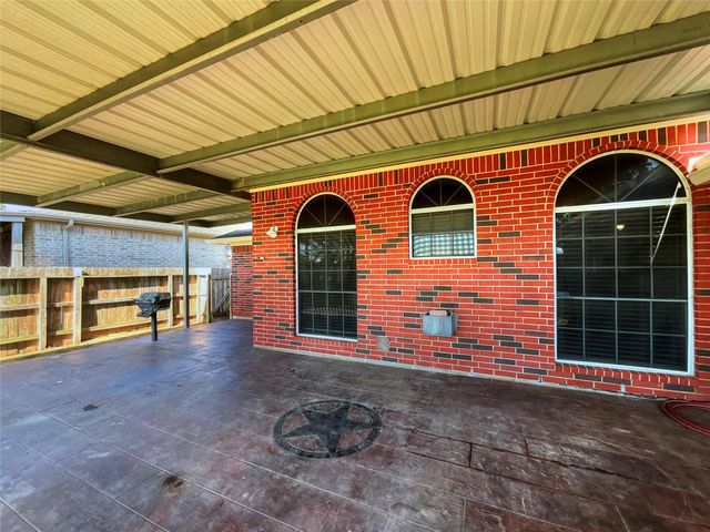 9509 Dry Springs Drive, La Porte, TX 77571