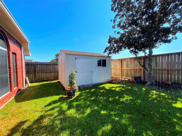 9509 Dry Springs Drive, La Porte, TX 77571