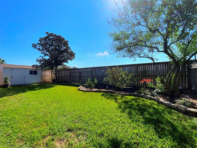 9509 Dry Springs Drive, La Porte, TX 77571