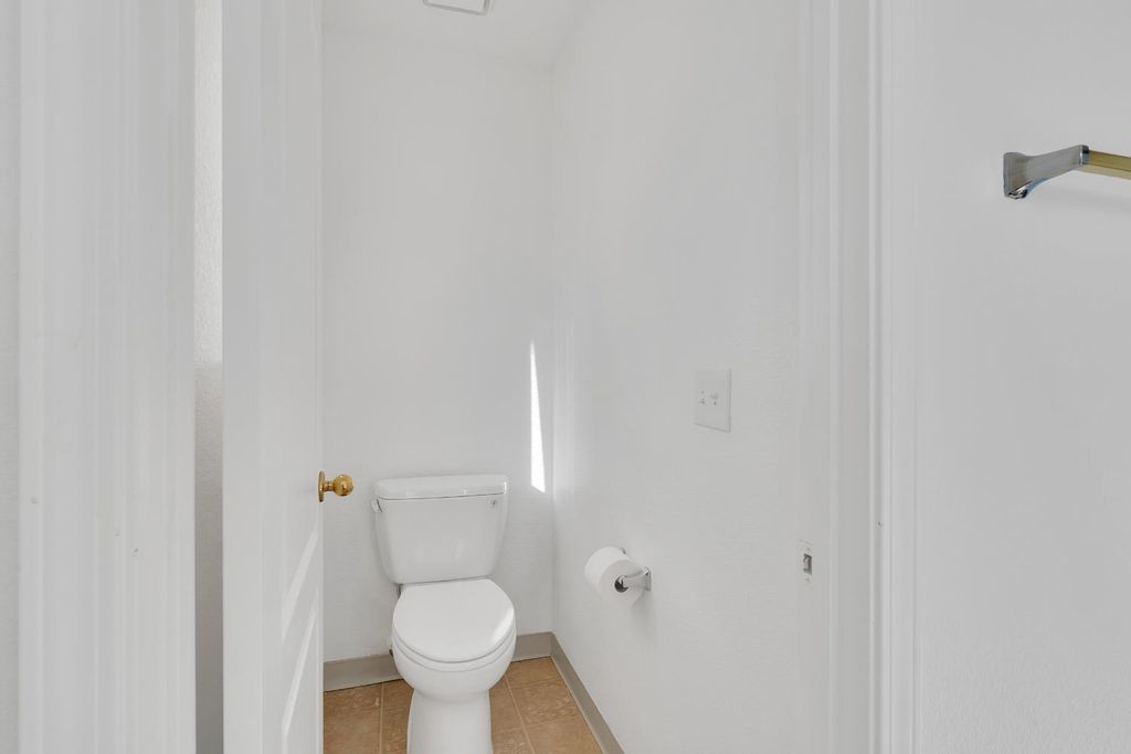 Image 15 of property listing at 8590 N Sierra Vista Avenue, Fresno, CA 93720