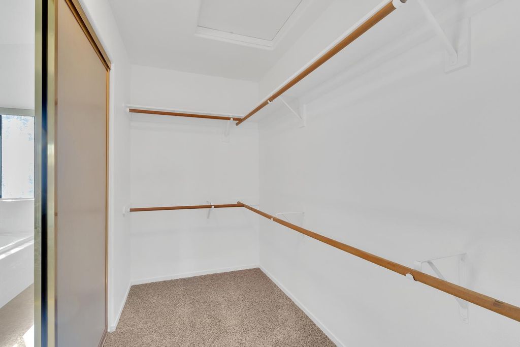 Image 16 of property listing at 8590 N Sierra Vista Avenue, Fresno, CA 93720