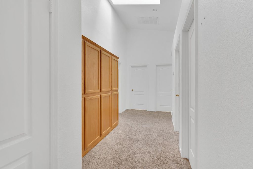 Image 21 of property listing at 8590 N Sierra Vista Avenue, Fresno, CA 93720