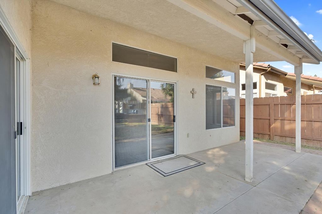 Image 24 of property listing at 8590 N Sierra Vista Avenue, Fresno, CA 93720