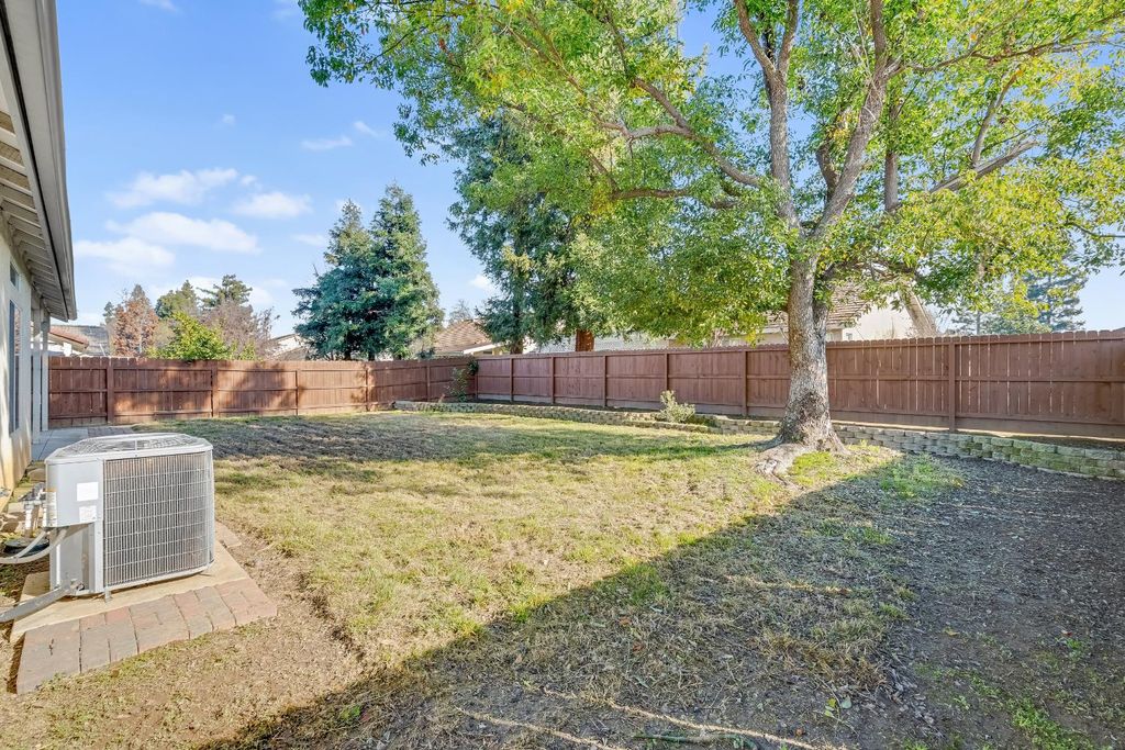 Image 28 of property listing at 8590 N Sierra Vista Avenue, Fresno, CA 93720