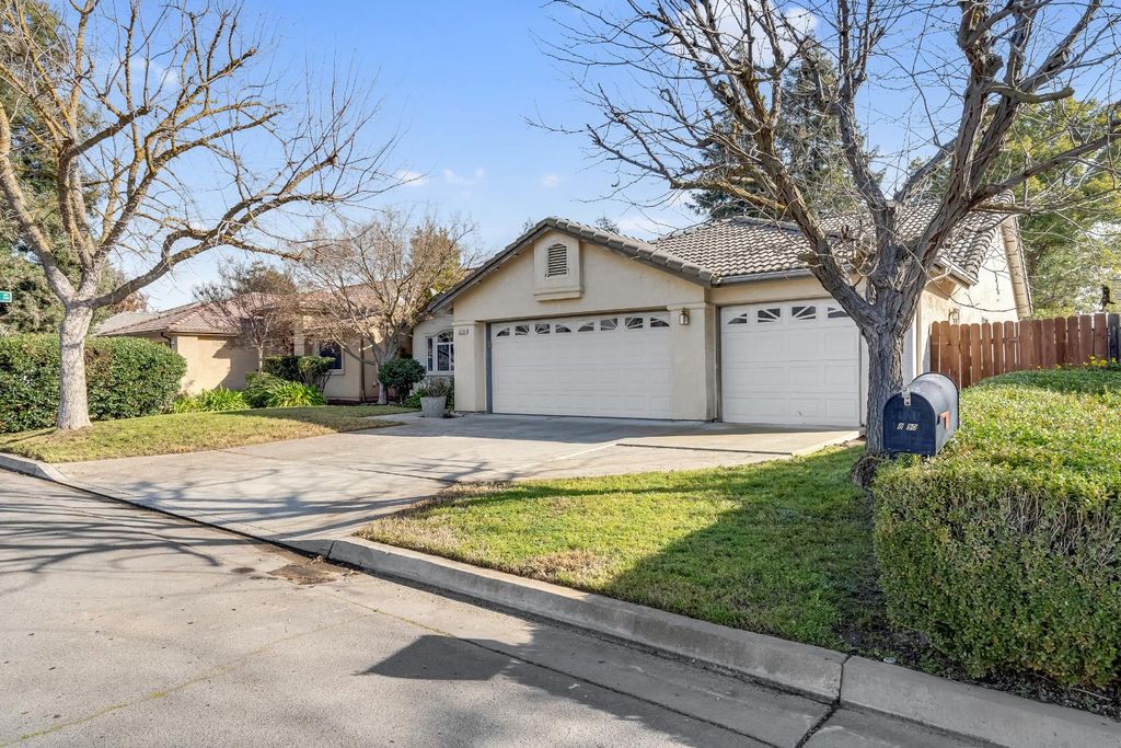 Image 29 of property listing at 8590 N Sierra Vista Avenue, Fresno, CA 93720