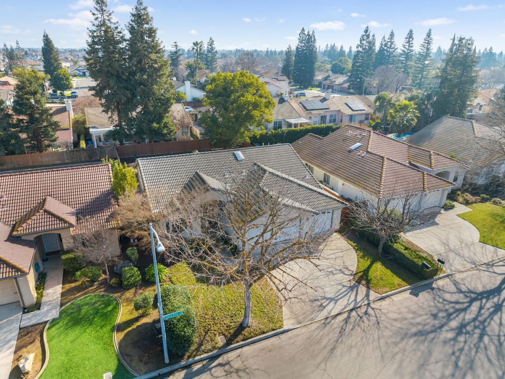 Image 30 of property listing at 8590 N Sierra Vista Avenue, Fresno, CA 93720