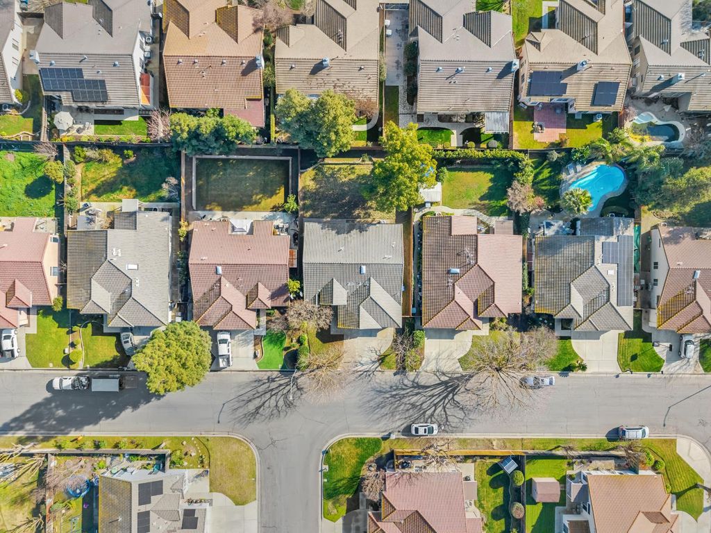 Image 32 of property listing at 8590 N Sierra Vista Avenue, Fresno, CA 93720