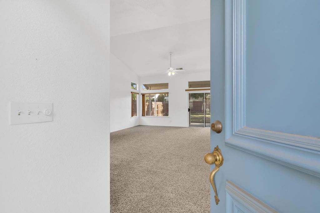 Image 4 of property listing at 8590 N Sierra Vista Avenue, Fresno, CA 93720