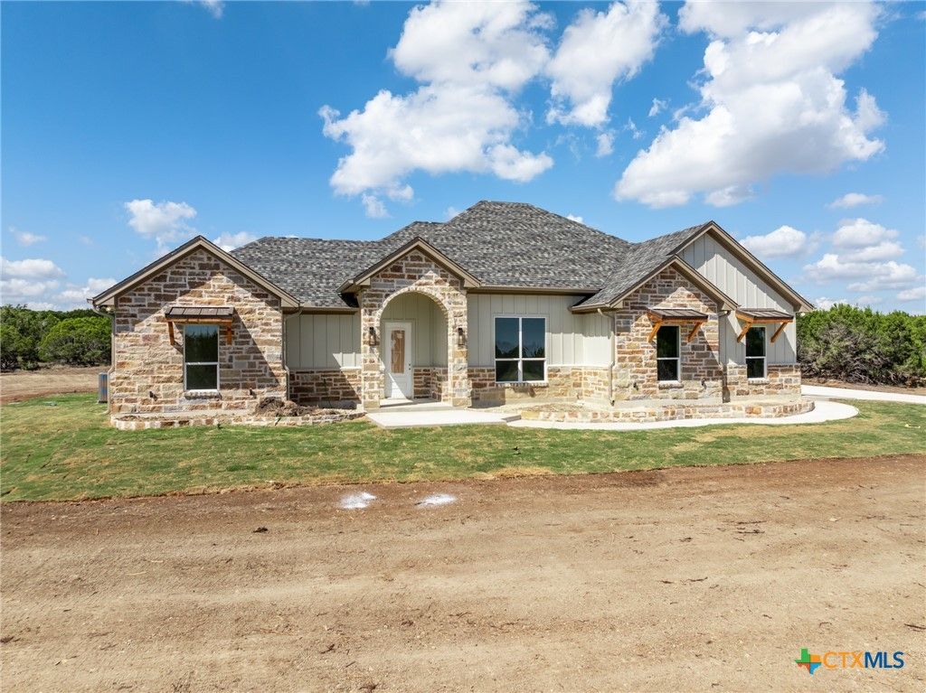 Image 4 of property listing at 117 Cedar Bluff Loop, Gatesville, TX 76528