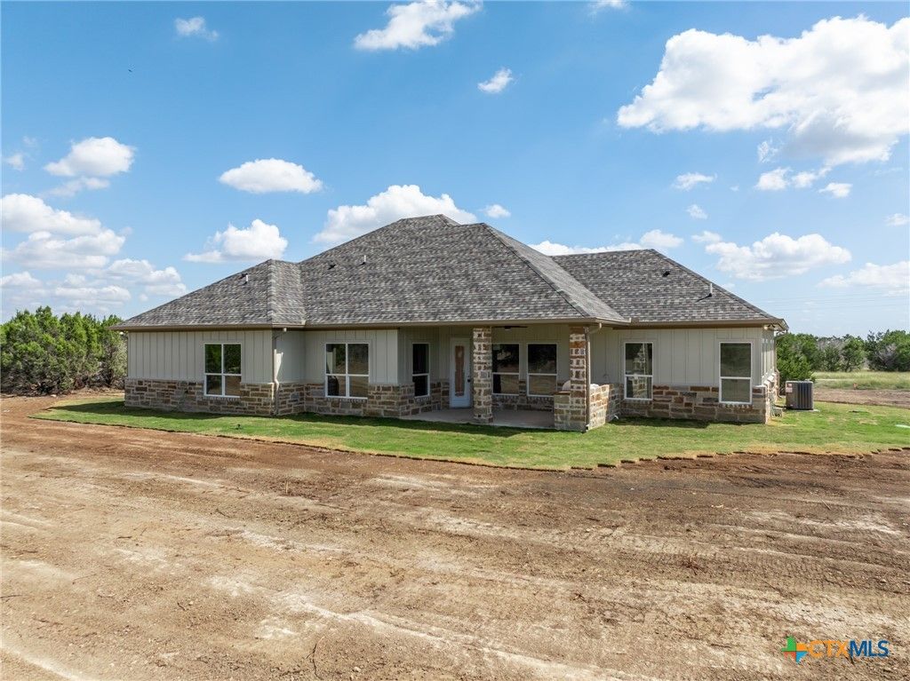 Image 8 of property listing at 117 Cedar Bluff Loop, Gatesville, TX 76528