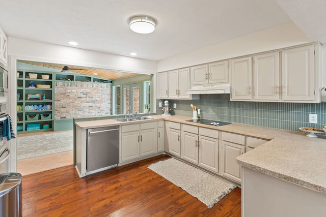 7879 Querida Lane, Dallas, TX 75248