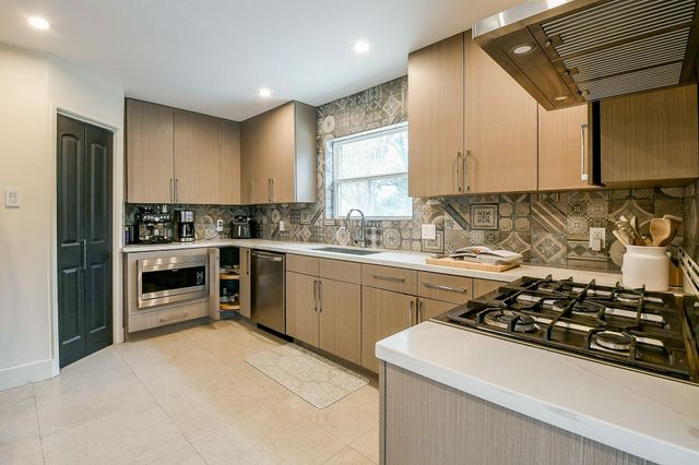 11914 Riverview Drive, Houston, TX 77077