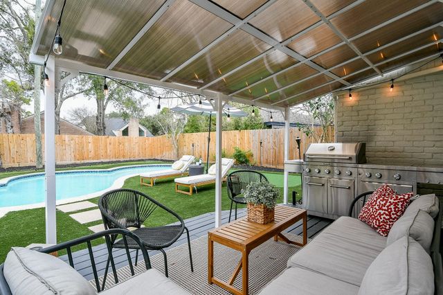 11914 Riverview Drive, Houston, TX 77077