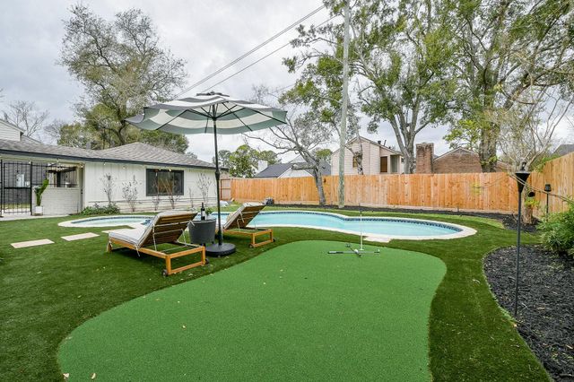 11914 Riverview Drive, Houston, TX 77077