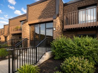 121 Mullingar Court 1D, Schaumburg, IL 60193