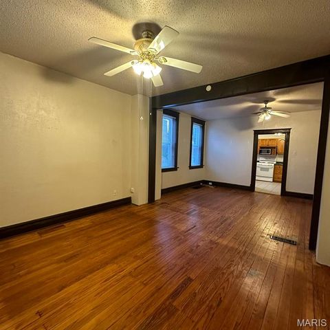 4666 Rosa Avenue A, St Louis, MO 63116