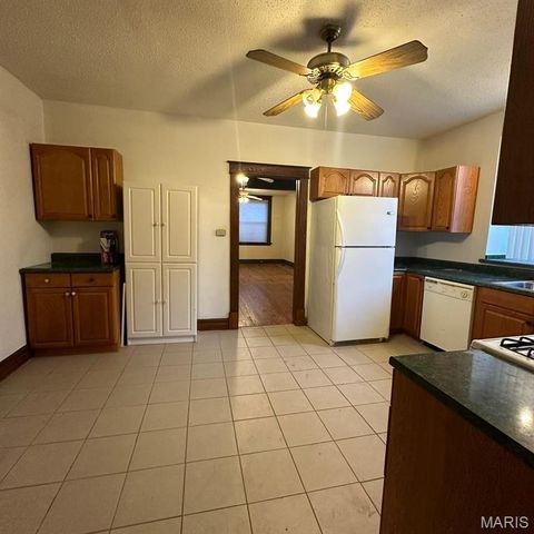 4666 Rosa Avenue A, St Louis, MO 63116