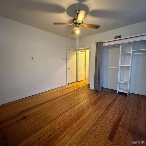 4666 Rosa Avenue A, St Louis, MO 63116