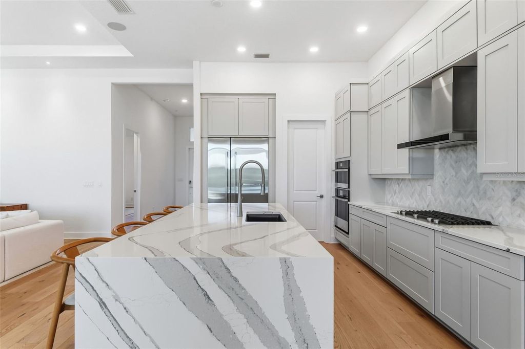 Image 6 of property listing at 7982 REDONDA LOOP, Bradenton, FL 34202