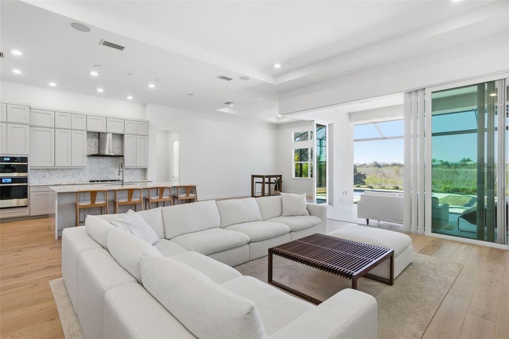 Image 7 of property listing at 7982 REDONDA LOOP, Bradenton, FL 34202