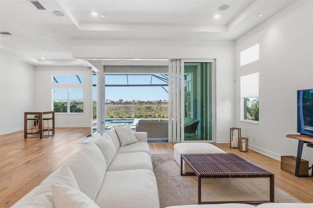 Image 9 of property listing at 7982 REDONDA LOOP, Bradenton, FL 34202