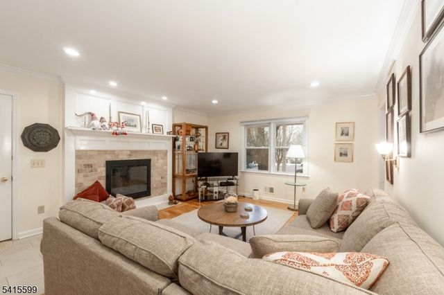 6 Betsy Ross Ct, Montgomery Twp., NJ 08558