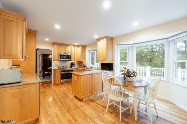 6 Betsy Ross Ct, Montgomery Twp., NJ 08558