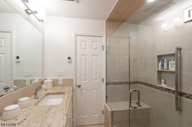 6 Betsy Ross Ct, Montgomery Twp., NJ 08558