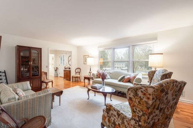 6 Betsy Ross Ct, Montgomery Twp., NJ 08558