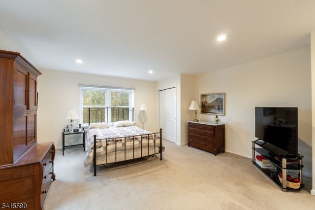 6 Betsy Ross Ct, Montgomery Twp., NJ 08558