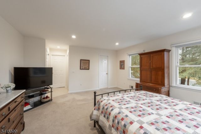 6 Betsy Ross Ct, Montgomery Twp., NJ 08558