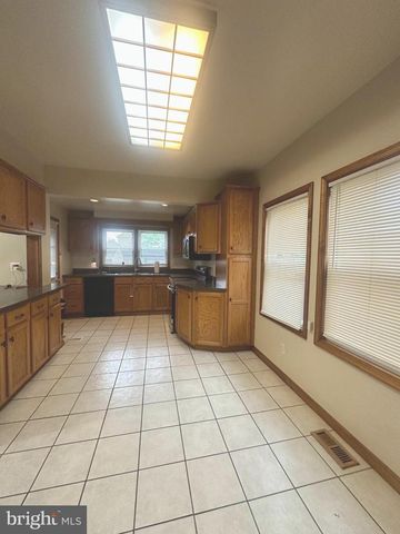700 SCHILLER AVE, Hamilton, NJ 08610