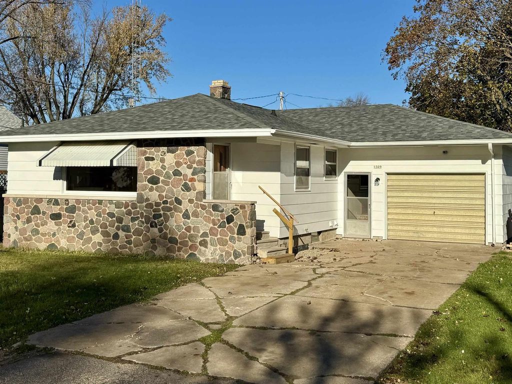1309 WEST PEARL STREET, Stevens Point, WI 54481