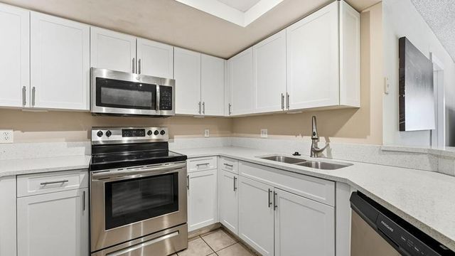 4159 N Haverhill Road 1304, West Palm Beach, FL 33417