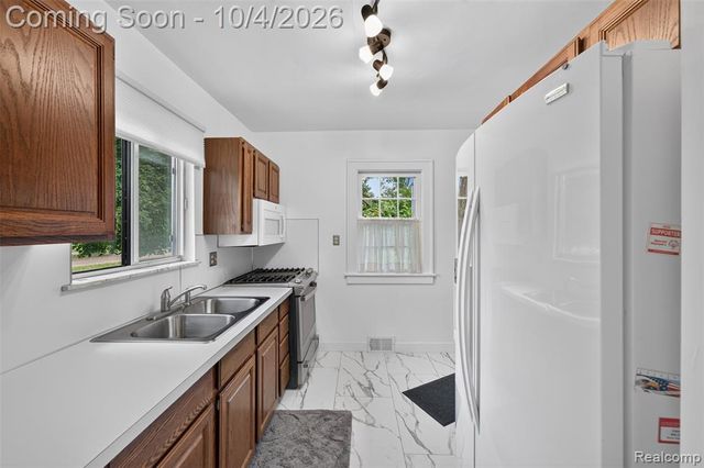 1421 Munson Street, Burton, MI 48509