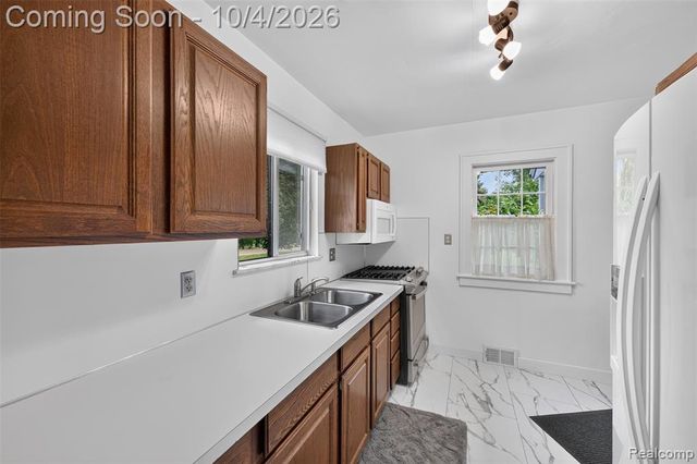 1421 Munson Street, Burton, MI 48509