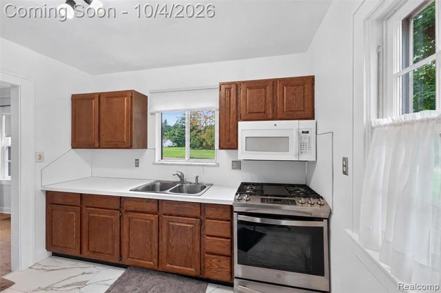 1421 Munson Street, Burton, MI 48509
