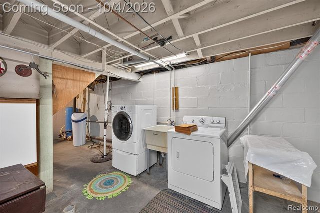 1421 Munson Street, Burton, MI 48509