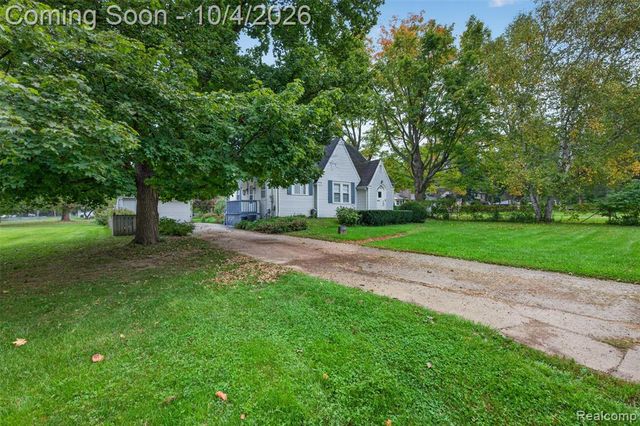 1421 Munson Street, Burton, MI 48509