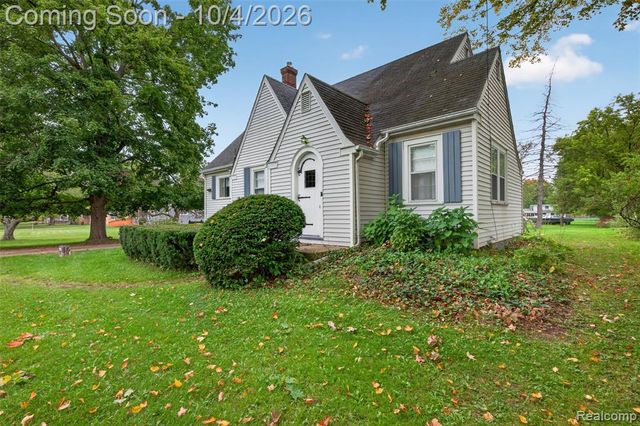 1421 Munson Street, Burton, MI 48509