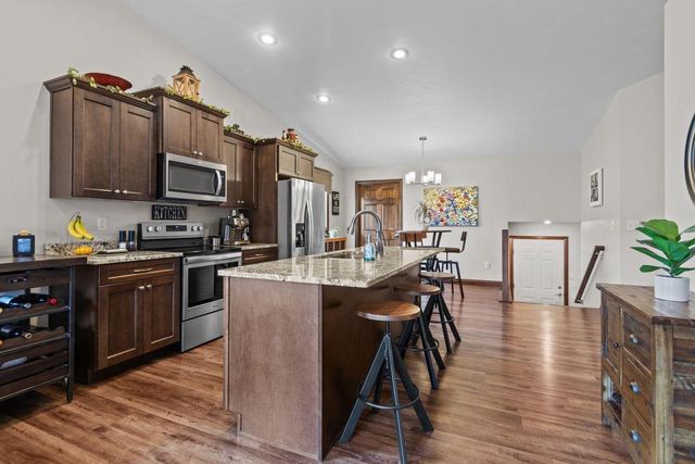 1054 W WILLIS WAY, Appleton, WI 54913