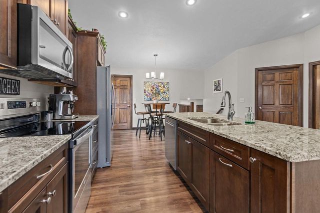 1054 W WILLIS WAY, Appleton, WI 54913