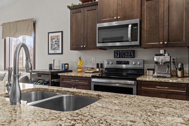 1054 W WILLIS WAY, Appleton, WI 54913