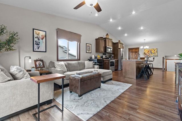 1054 W WILLIS WAY, Appleton, WI 54913