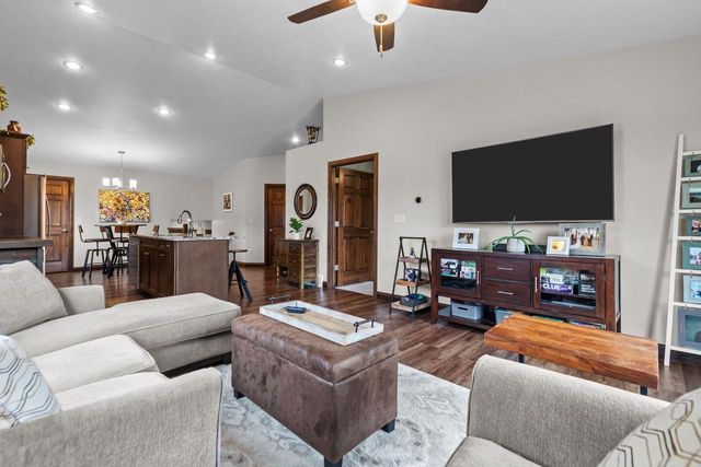 1054 W WILLIS WAY, Appleton, WI 54913